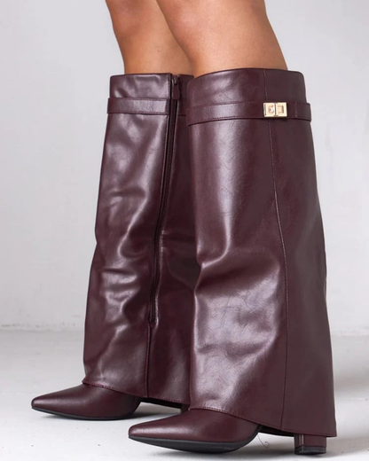 Handgefertigte Wildleder Mirabelle Stiefel mit elegantem Schnallendetail für herbstlichen Stil